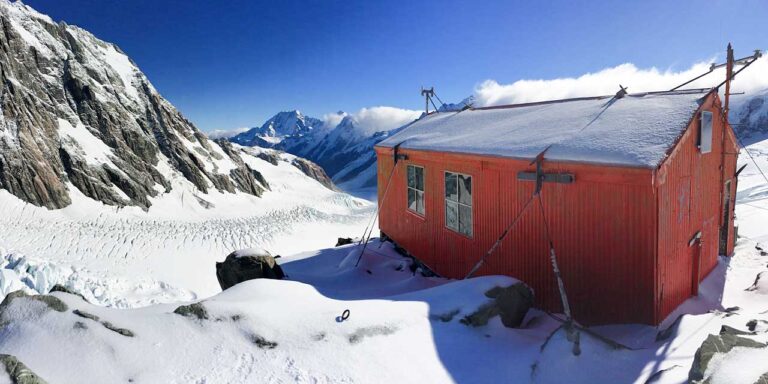 Tasman Saddle Hut, New Zealand @alpinerecreation / Elke Braun-Elwet