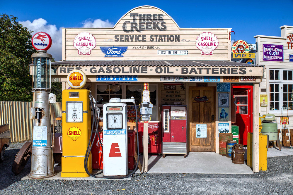 A neat place to stop for tourists travelling on the highway south at this village with vintage and retro signs and gas pumps, Three Creeks Art – Gift Shop, the hub of everything, Burkes Pass