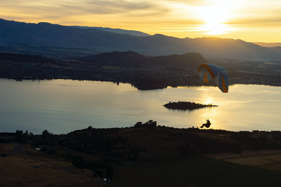 Wanaka paragliding, New Zealand @Vincent Branciforti