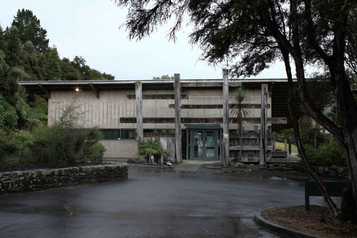 Kauaeranga Visitor Centre building at Pinnacles Walk, New Zealand