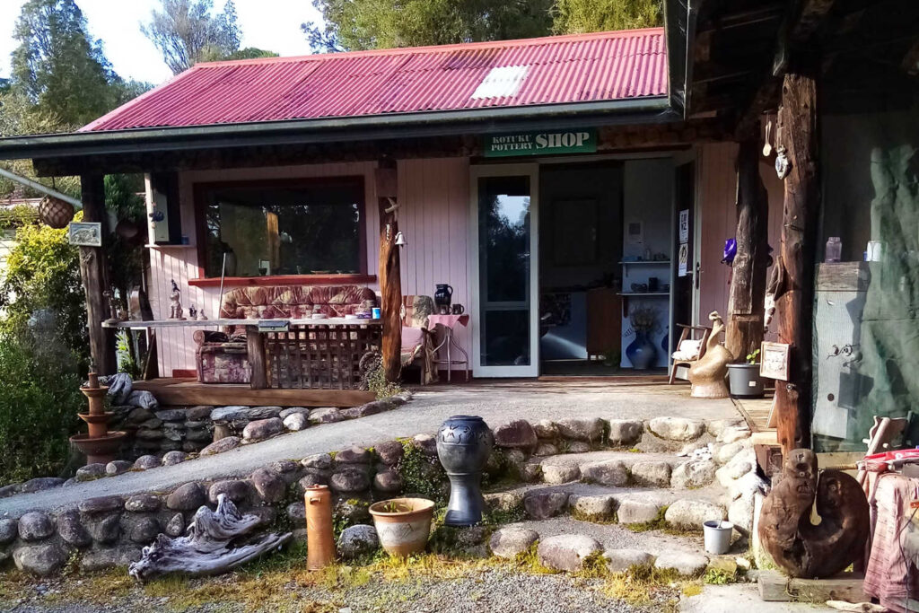 @Kotuku Pottery Lake Brunner New Zealand