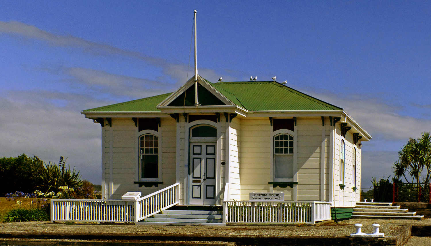 Hokitika Customhouse, New Zealand @Wikimedia Commons