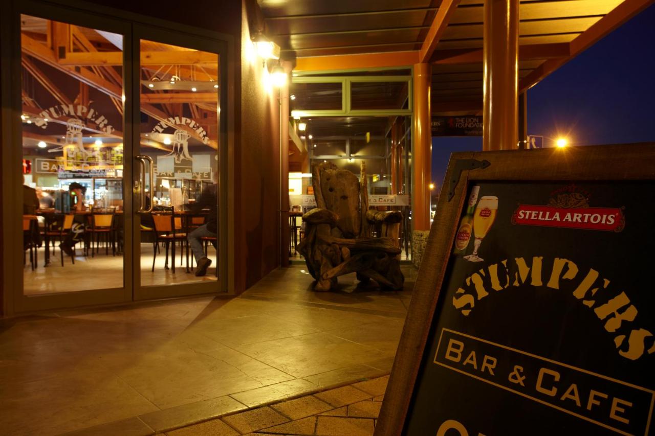 Stumpers Bar and Café, Hokitika, New Zealand @Booking