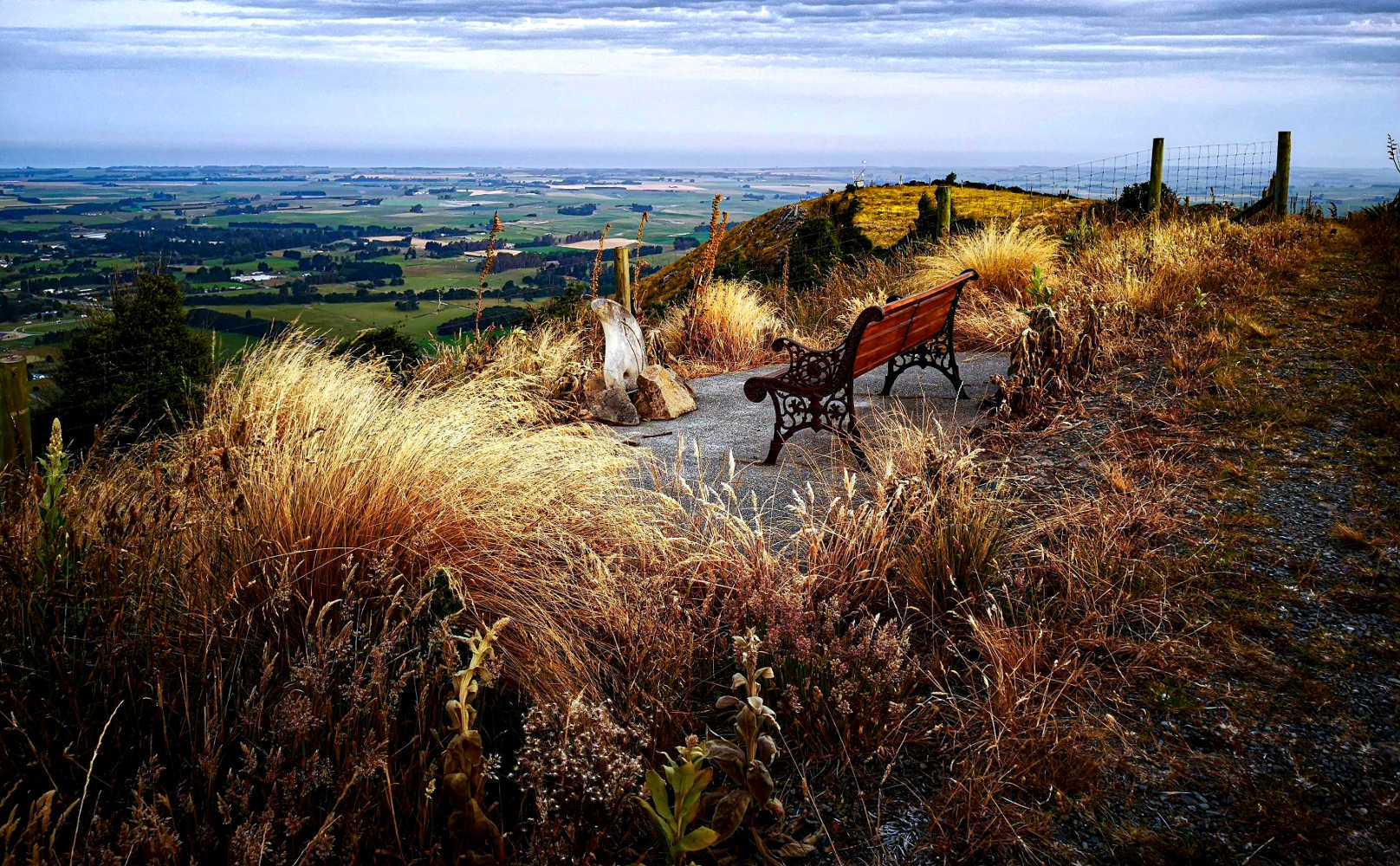 Waimate White Horse lookout seat to take in sunset view