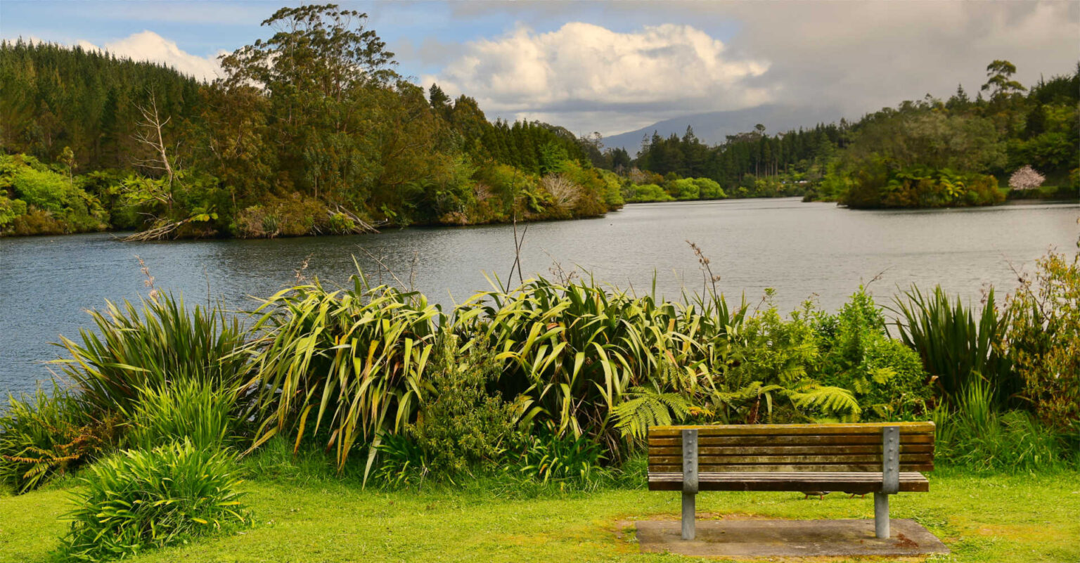 Lake Mangamahoe, Taranaki, idyllic walking and picnic area, New Zealand