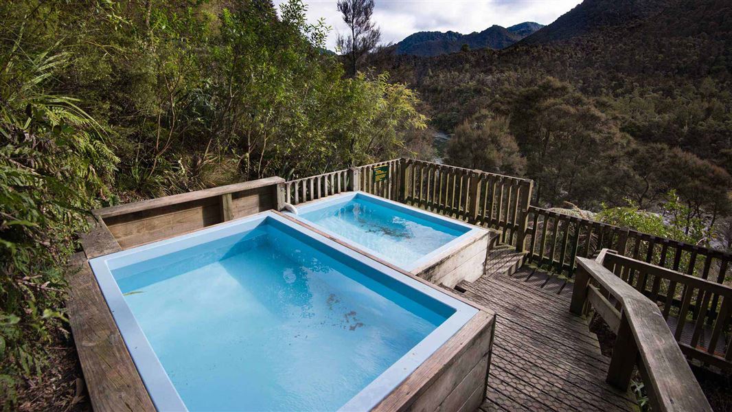 Mangatutu Hot Springs @DOC / Lauren Bucholz