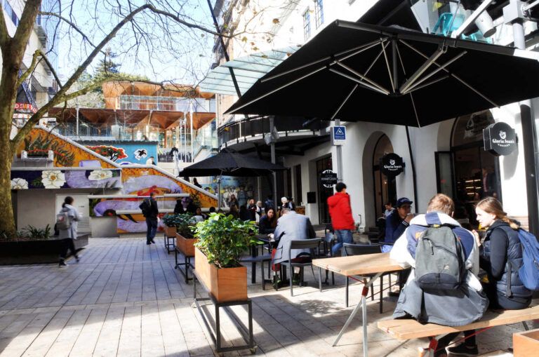 People dinning outdoor in Khartoum Place in Auckland New Zealand