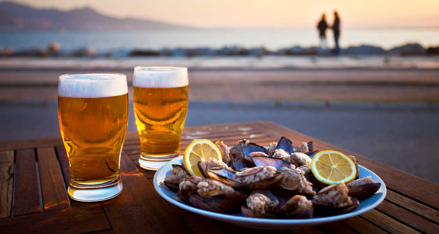 Beer and Mussel at the sunset, Nelson