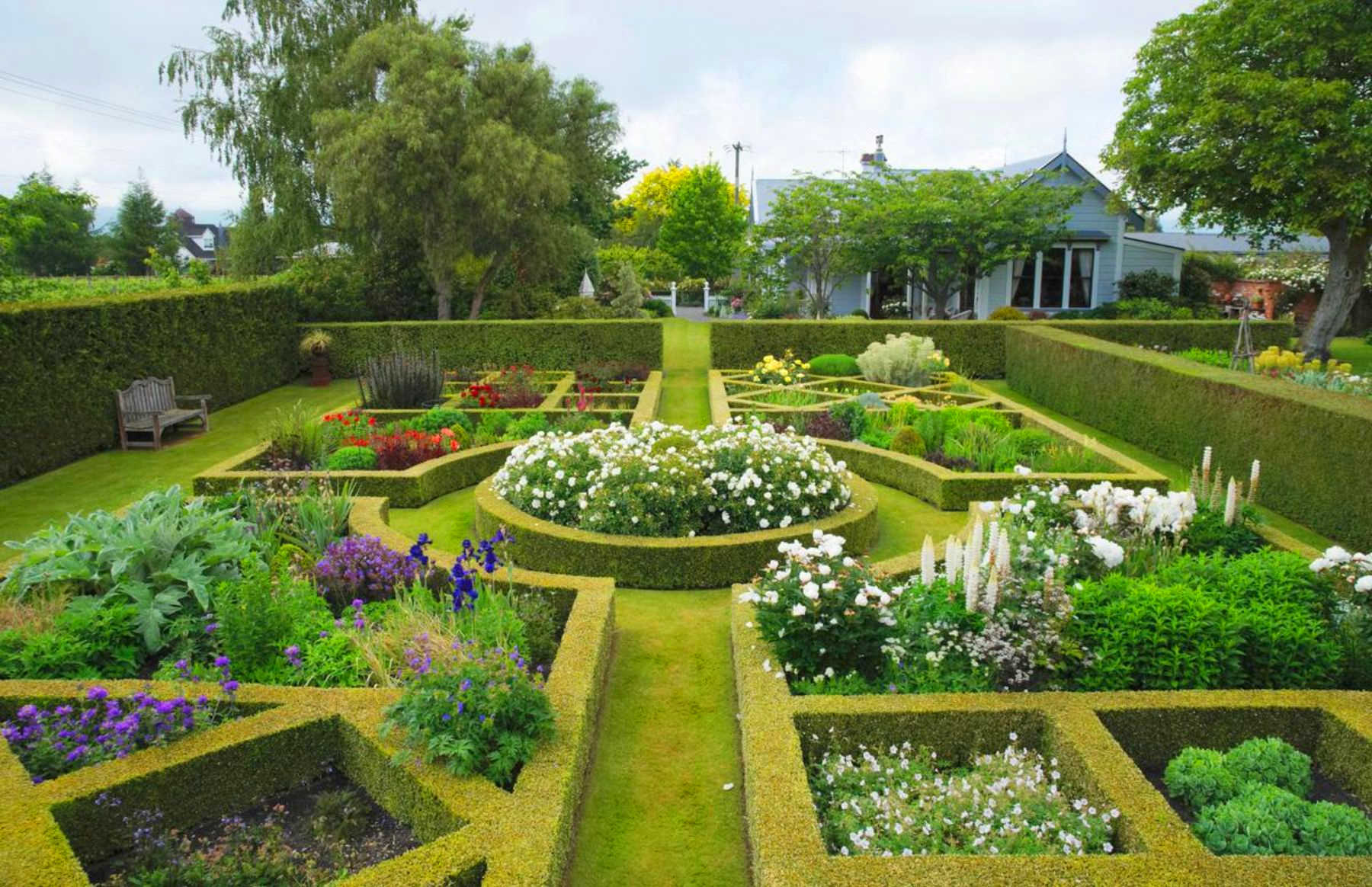 Upton Oaks Garden and Accommodation, Marlborough, New Zealand @MarlboroughNZ