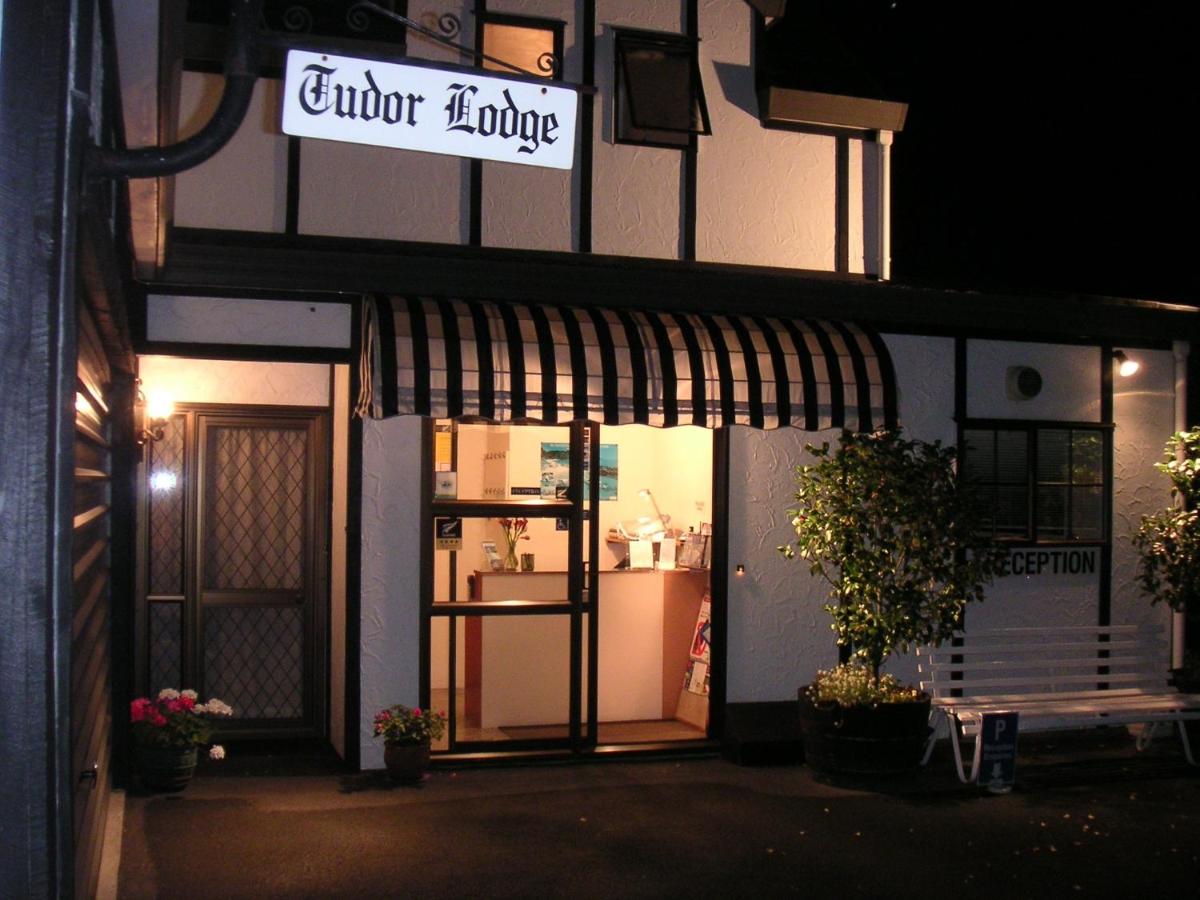 @Tudor Lodge Motel