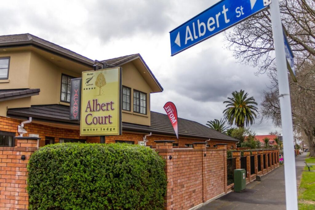@Albert Court Motor Lodge