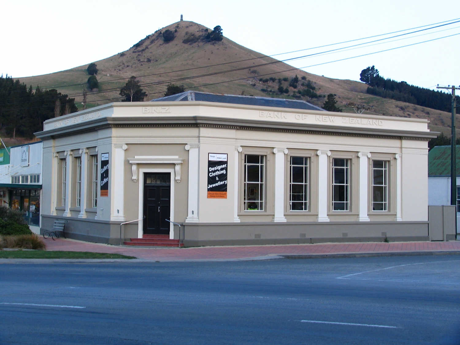 Bank of New Zealand building, Palmerston, Otago, New Zealand @Benchill